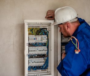 Cum-puteți-găsi-cele-mai-bune-servicii-electrice